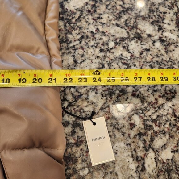 BNWT Forever 21 Tan Vegan Faux Leather Puffer Vest Womens Oversized M - Picture 6 of 9